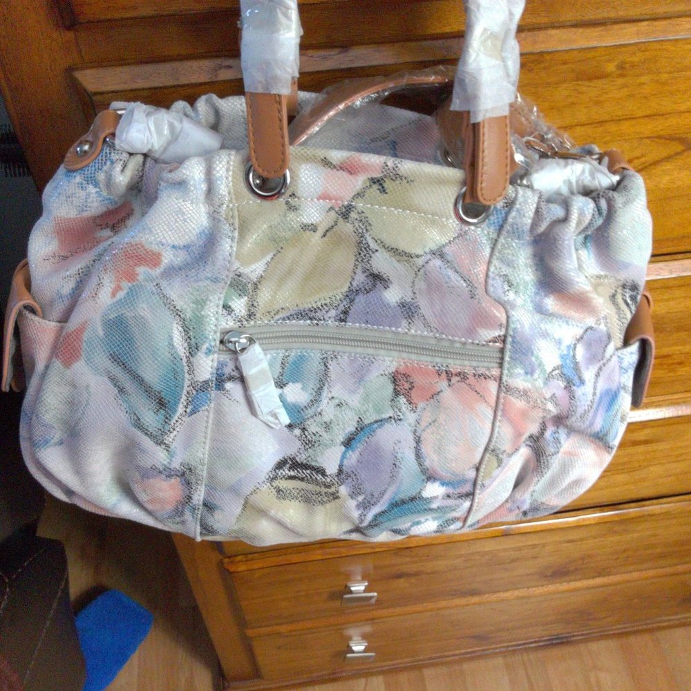 Buxton Leather handbag with tags.